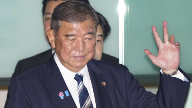 https://salarnews.in/public/uploads/images/newsimages/maannewsimage07092025_160645_Japan PM resigns.png